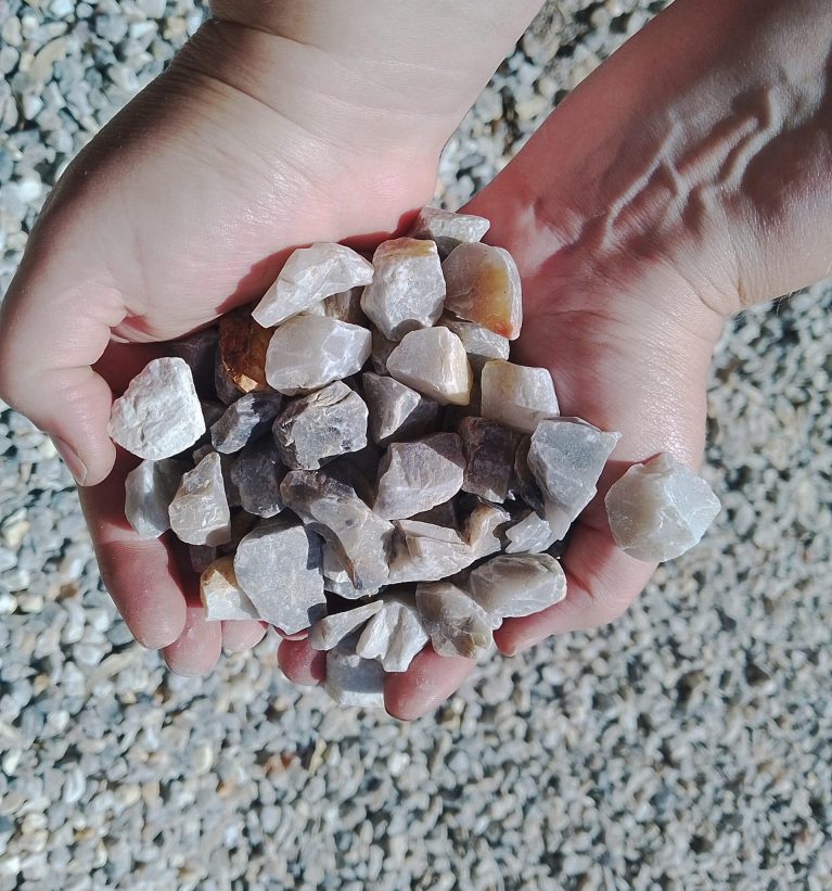 beautiful rainbow stone quarz decorative